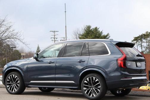 2025 Volvo XC90 B5 Ultra 7-Seater