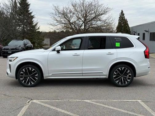 2025 Volvo XC90 B5 Plus