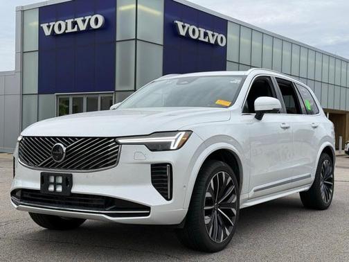 2025 Volvo XC90 B5 Plus