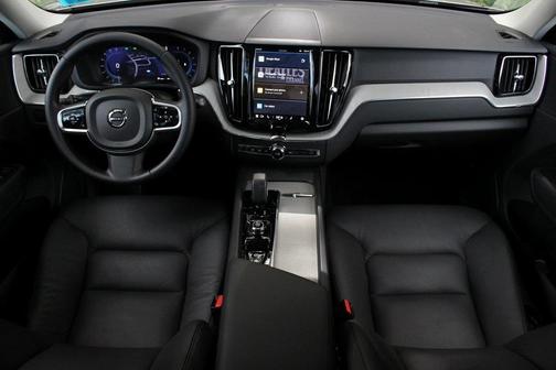 2025 Volvo XC60 B5 Plus