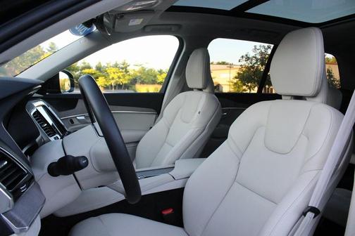 2023 Volvo XC90 Recharge Plug-In Hybrid T8 Plus 6 Passenger