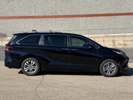 2022 Toyota Sienna Limited