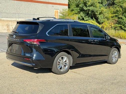 2022 Toyota Sienna Limited