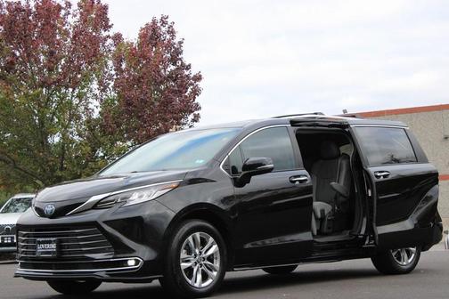 2022 Toyota Sienna Limited