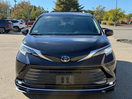 2022 Toyota Sienna Limited