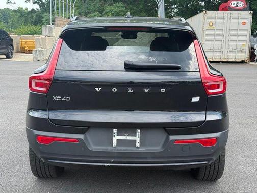 Onyx Black Metallic 2023 Volvo XC40 Recharge Pure Electric Twin Plus