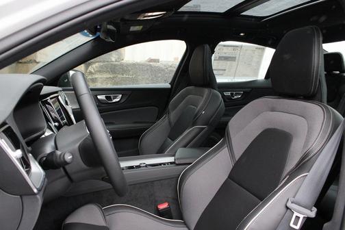 2024 Volvo S60 B5 Plus Black Edition