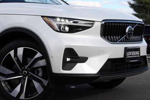 2025 Volvo XC40 B5 Plus Bright Theme