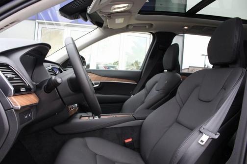 2025 Volvo XC90 Plug-In Hybrid T8 Plus 7-Seater