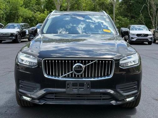 2022 Volvo XC90 T6 Momentum 7 Passenger