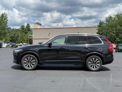 2022 Volvo XC90 T6 Momentum 7 Passenger