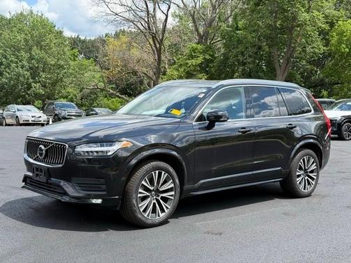 2022 Volvo XC90 T6 Momentum 7 Passenger
