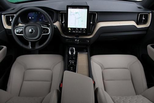 2026 Volvo XC60 B5 Plus
