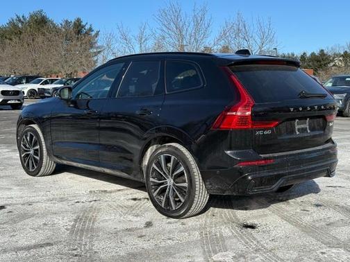 2023 Volvo XC60 B6 Ultimate Dark Theme