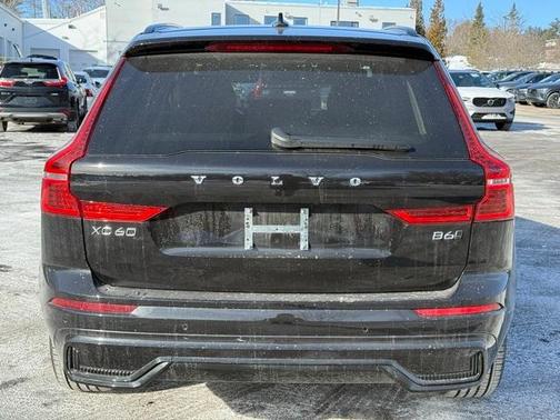 2023 Volvo XC60 B6 Ultimate Dark Theme