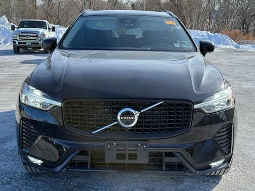 2023 Volvo XC60 B6 Ultimate Dark Theme