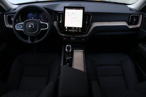 2026 Volvo XC60 B5 Plus