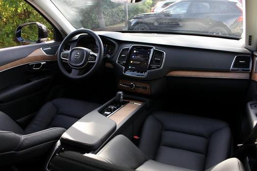 2025 Volvo XC90 Plug-In Hybrid T8 Plus 7-Seater