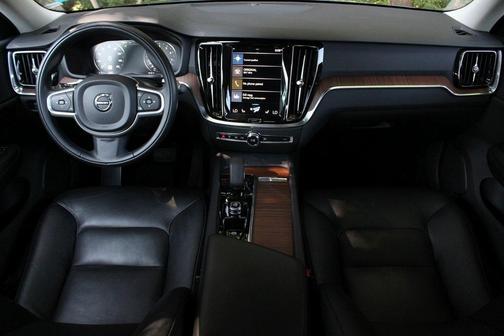 2022 Volvo S60 B5 Momentum