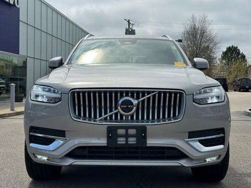 2024 Volvo XC90 B5 Plus Bright Theme