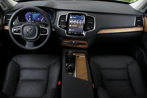 2024 Volvo XC90 B5 Plus Bright Theme