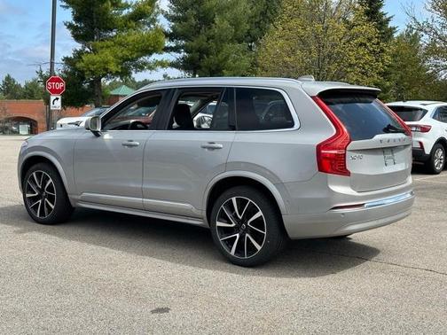 2024 Volvo XC90 B5 Plus Bright Theme