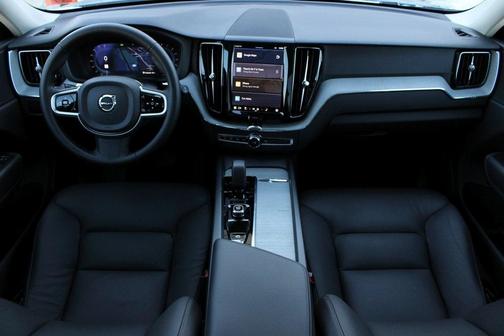 2025 Volvo XC60 B5 Plus