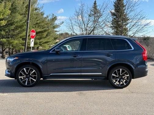 2024 Volvo XC90 B6 Plus Bright Theme 6-Seater