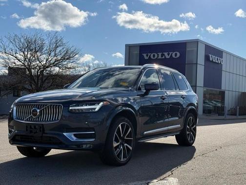 2024 Volvo XC90 B6 Plus Bright Theme 6-Seater