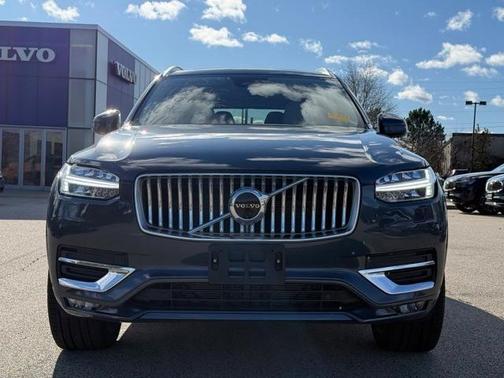 2024 Volvo XC90 B6 Plus Bright Theme 6-Seater