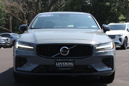2024 Volvo S60 Recharge Plug-In Hybrid T8 Ultimate Dark Theme