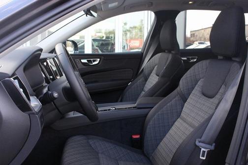 2025 Volvo XC60 B5 Core