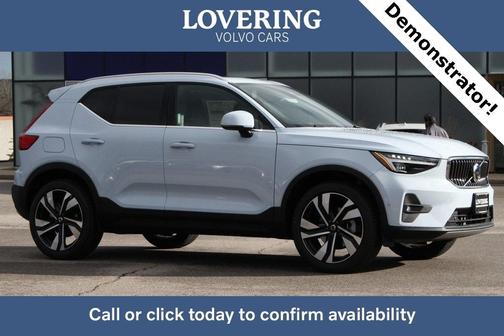 2025 Volvo XC40 B5 Ultra Bright Theme