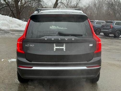 2024 Volvo XC90 Recharge Plug-In Hybrid T8 Plus Bright Theme 7 Passenger