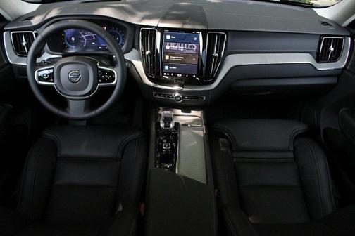 2025 Volvo XC60 B5 Ultra