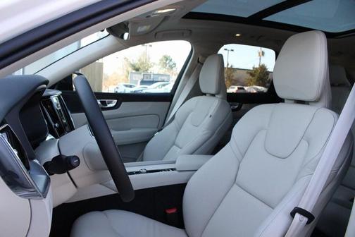 2025 Volvo XC60 B5 Core