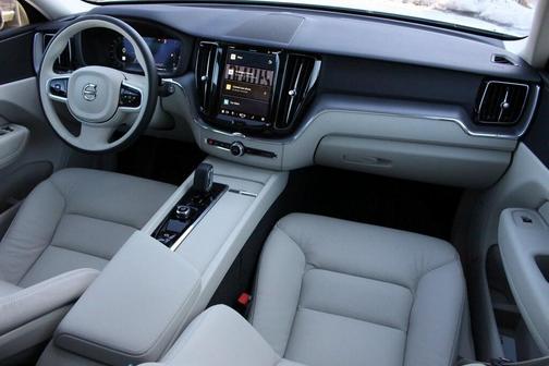 2025 Volvo XC60 B5 Core