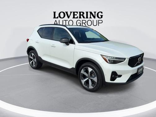 Crystal White 2026 Volvo XC40 B5 Plus