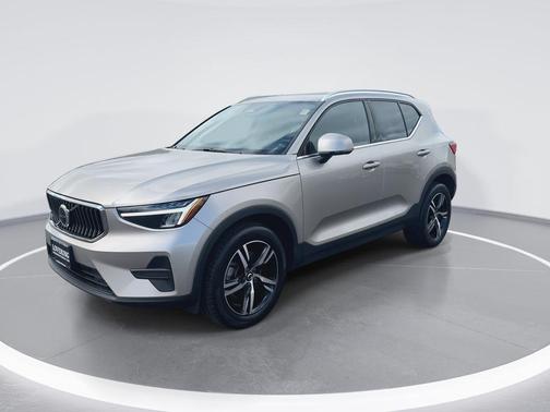 Bright 2024 Volvo XC40 B5 Core
