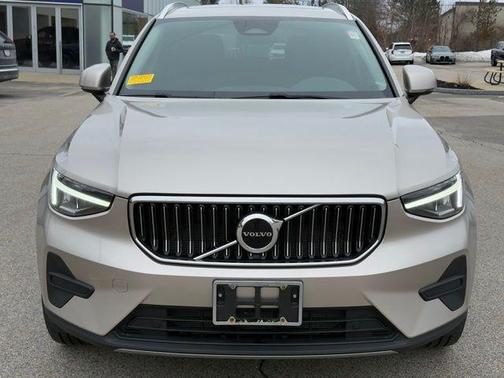 Beige 2024 Volvo XC40 B5 Core