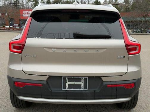 Beige 2024 Volvo XC40 B5 Core