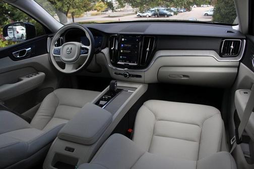2025 Volvo XC60 Plug-In Hybrid T8 Plus