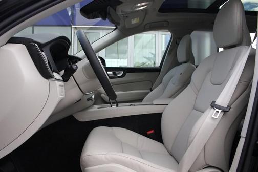 2025 Volvo XC60 Plug-In Hybrid T8 Plus