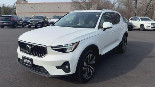 Crystal White Metallic 2024 Volvo XC40 B5 Plus Bright Theme