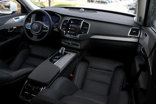 2025 Volvo XC90 Plug-In Hybrid T8 Ultra 6-Seater