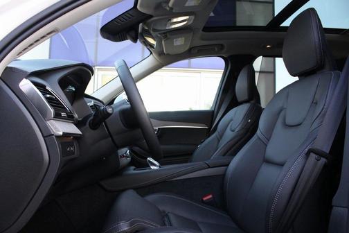 2025 Volvo XC90 Plug-In Hybrid T8 Ultra 6-Seater