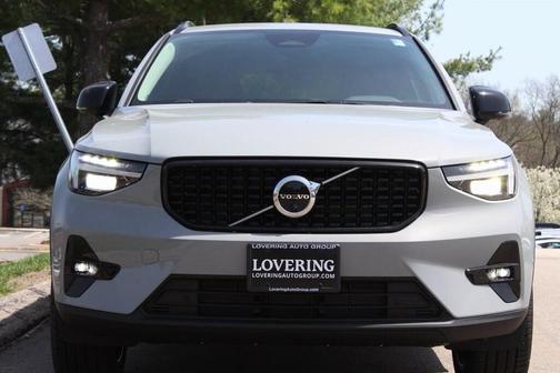 2025 Volvo XC40 B5 Ultra Dark Theme