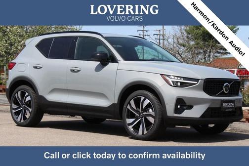 2025 Volvo XC40 B5 Ultra Dark Theme
