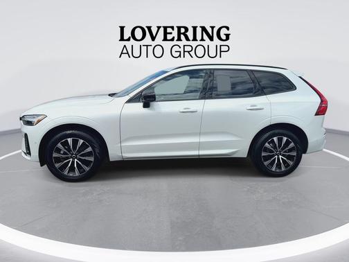 Crystal White Metallic 2025 Volvo XC60 B5 Plus