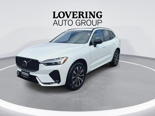 Crystal White Metallic 2025 Volvo XC60 B5 Plus